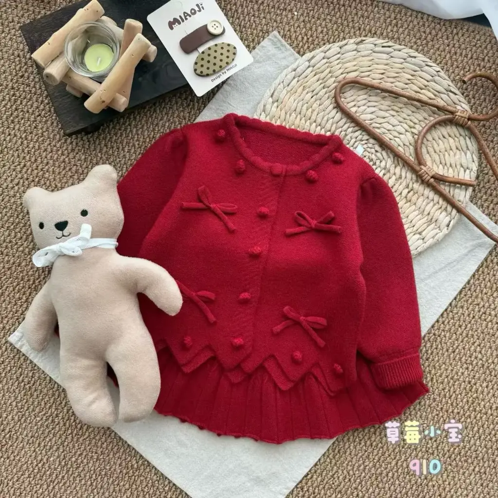 طقم بلوزة مع تنورة احمر 