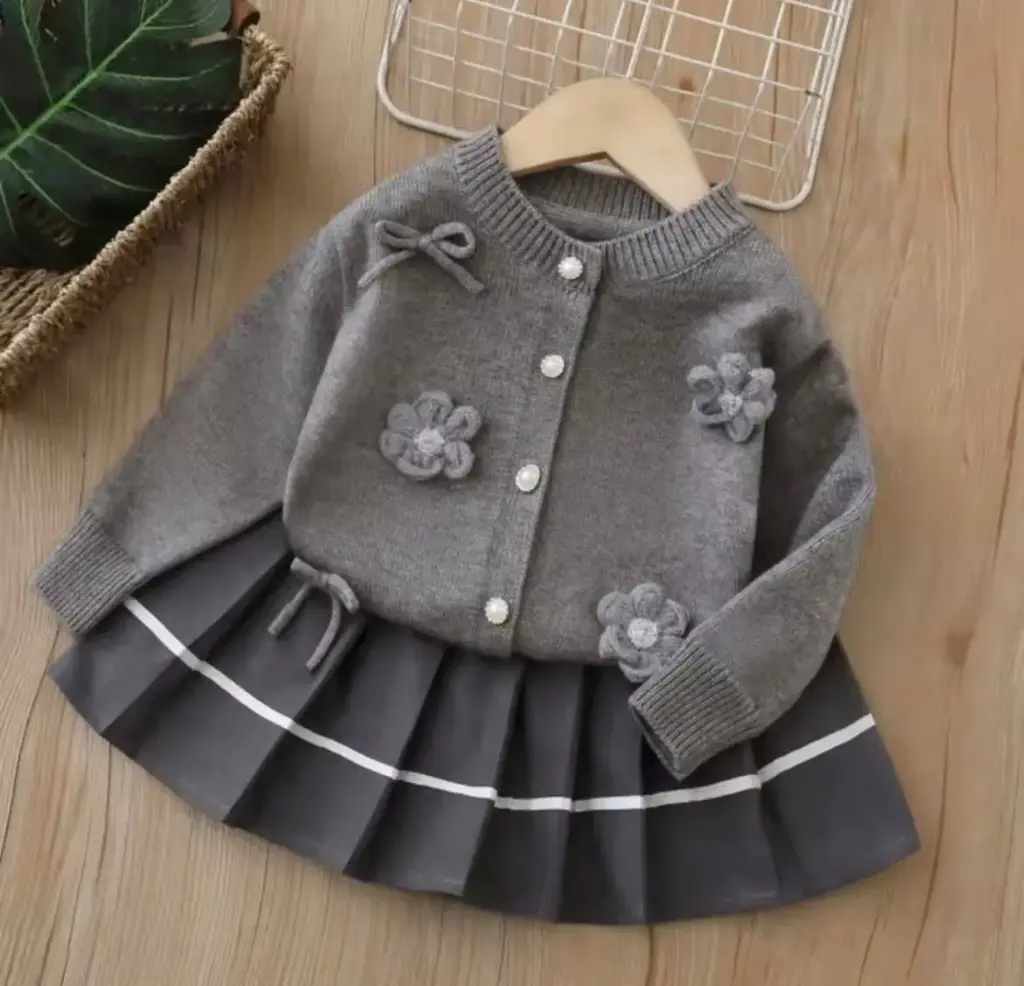 طقم بناتي بلوزة سكني مع تنورة اسود 