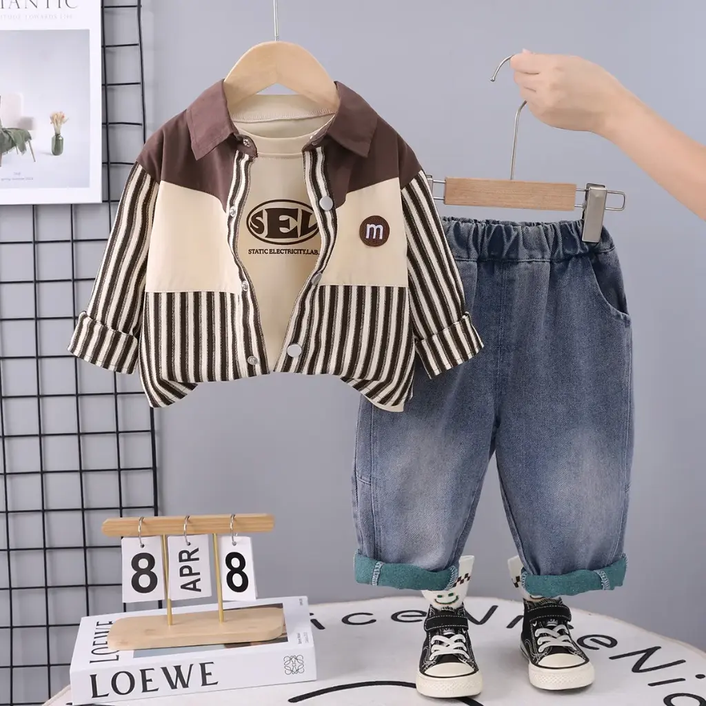 طقم ولادي قميص بيج وبني 