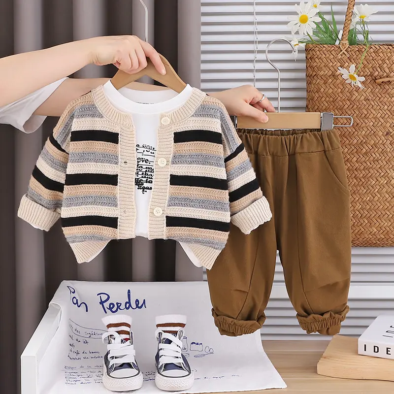 طقم ولادي مصوف بيج مخطط اسود وسكني 