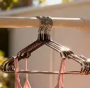 علاقات ملابس ملونة 