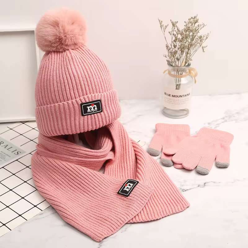 طاقية مع لفحة وكفوف