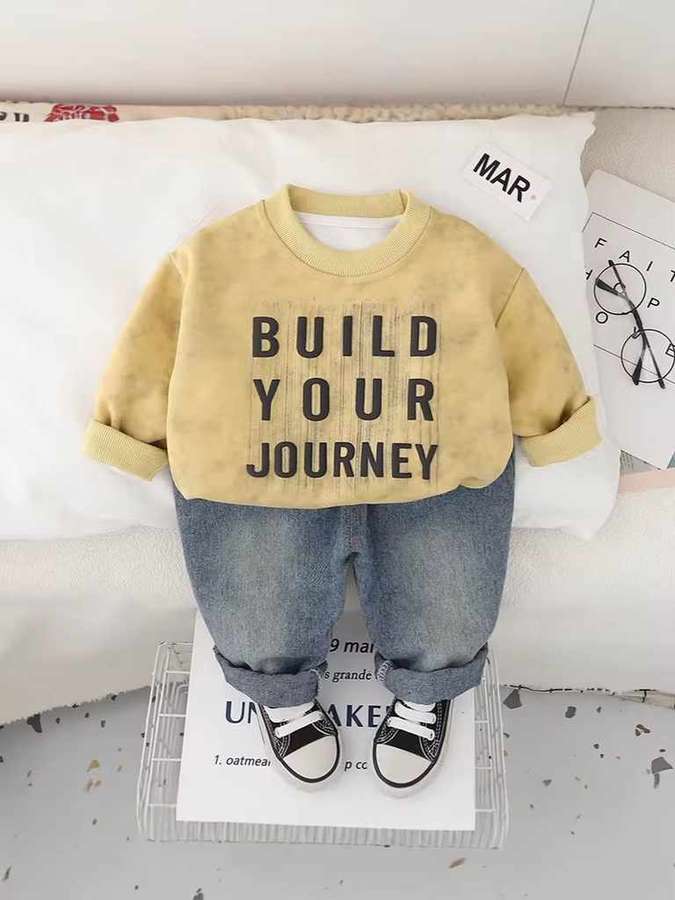 طقم ولادي ربيعي بلوزة وبنطلون 