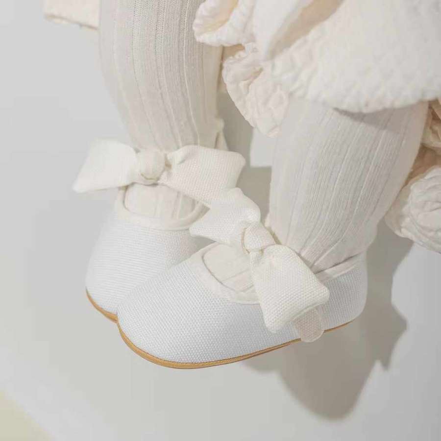 حذاء بناتي مع شبرة 